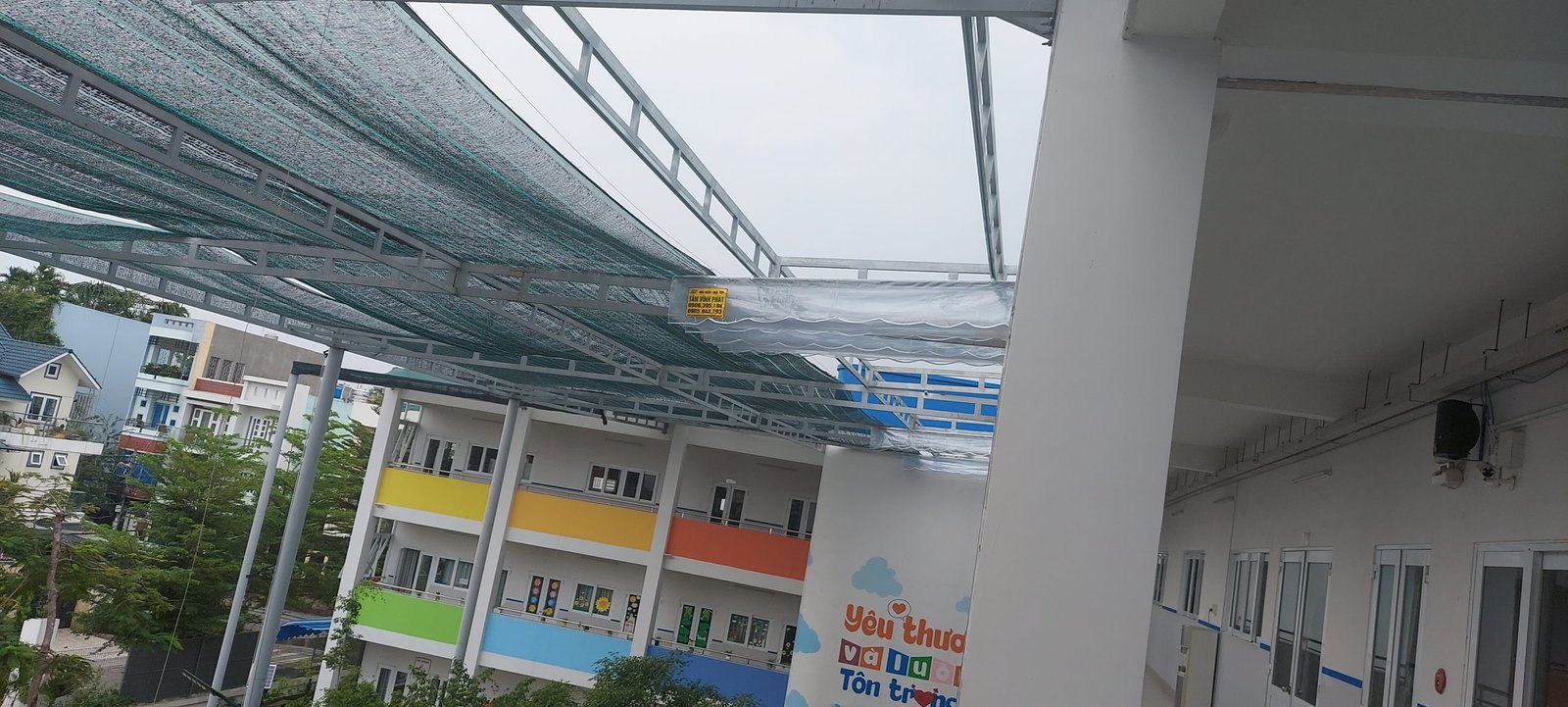 Lắp đặt mái xếp lượn sóng đẹp theo yêu cầu tại TPHCM 12 20221106 161056 1 scaled