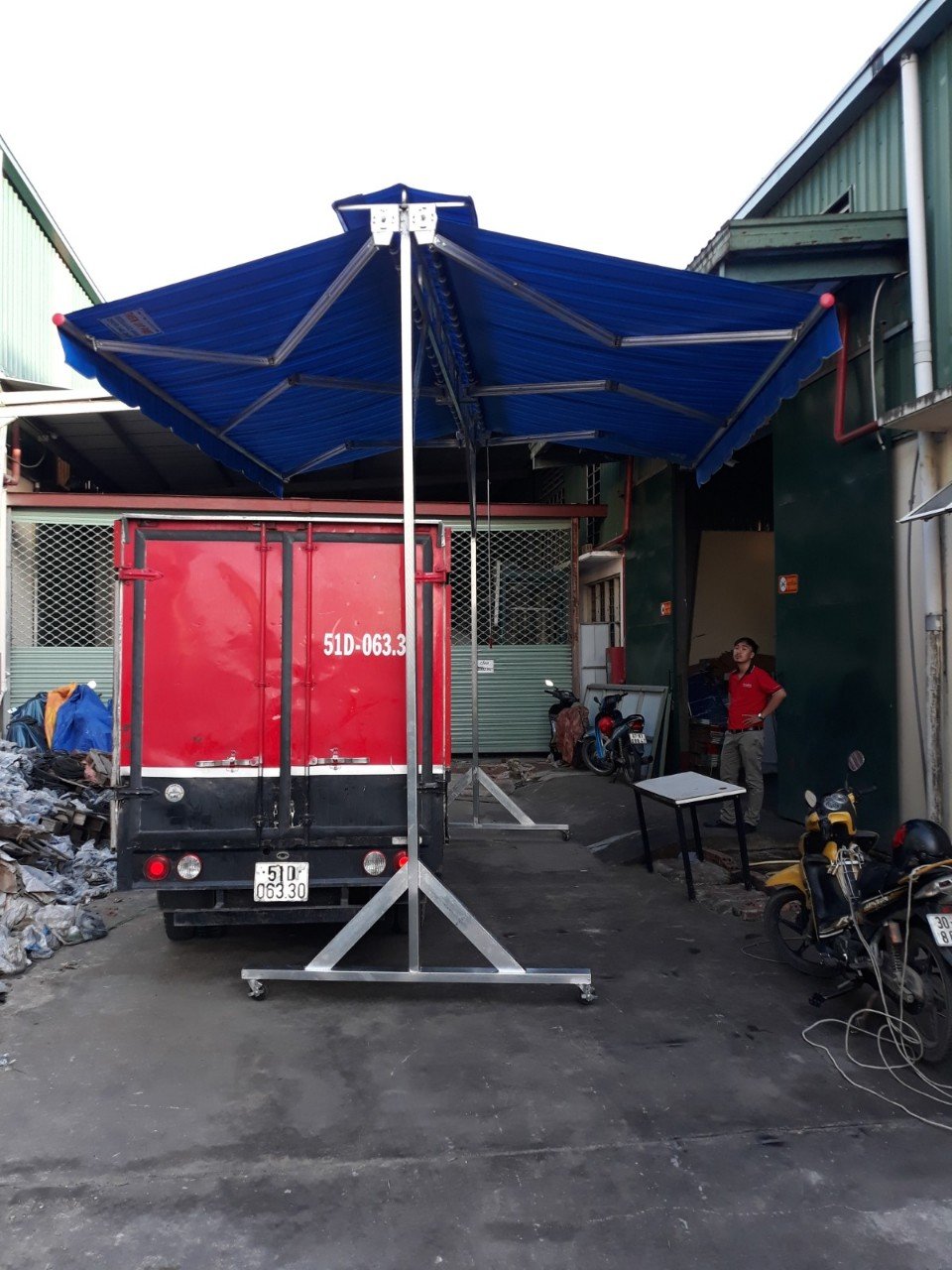 Lắp đặt mái hiên di động chữ A giá rẻ 14 z3475182244634 a0e83e385599c3565a91050607b8c32b