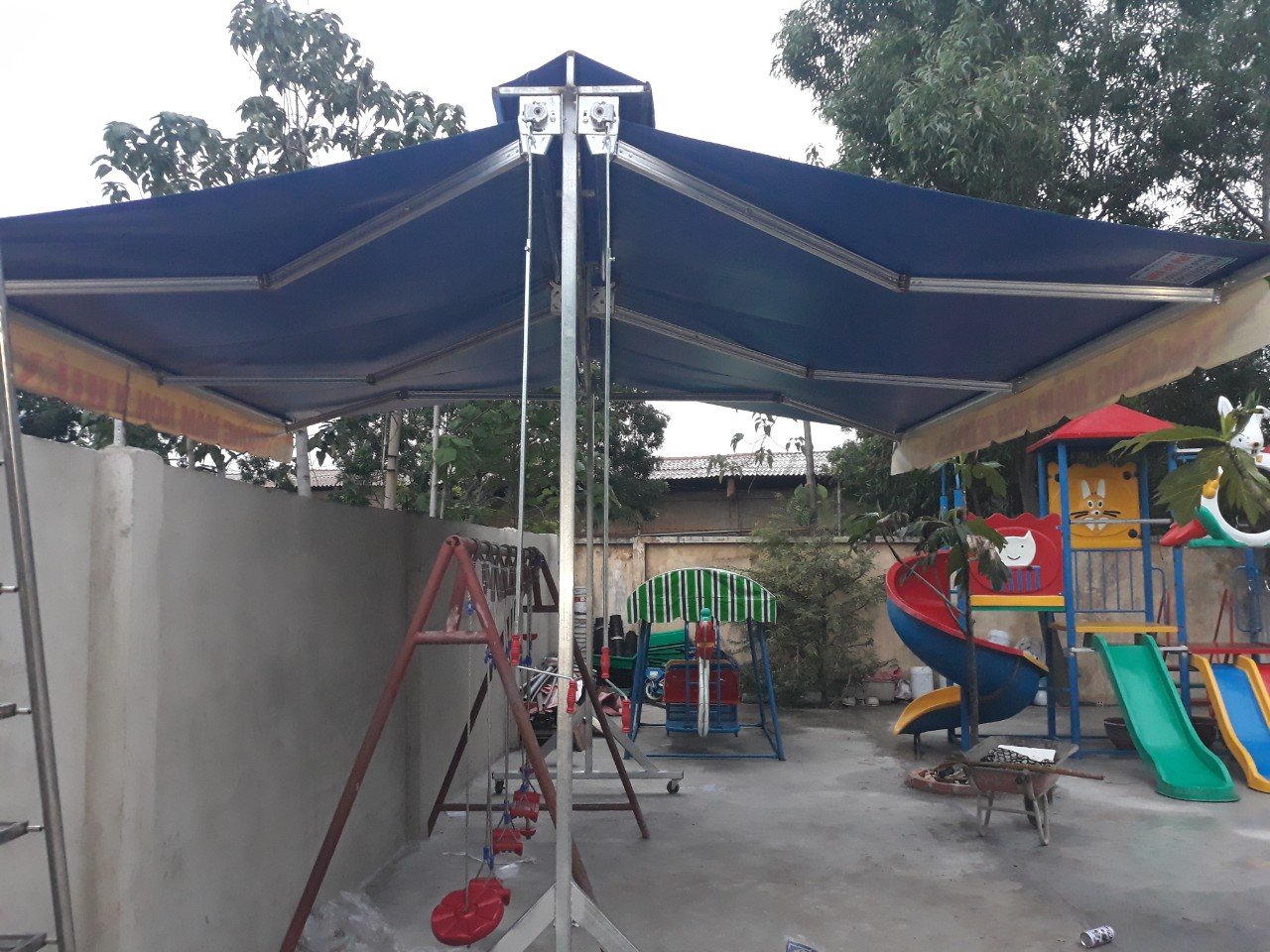 Lắp đặt mái hiên di động chữ A giá rẻ 13 z3434019536934 39e3d547de06c1c7d202e4929b481e79